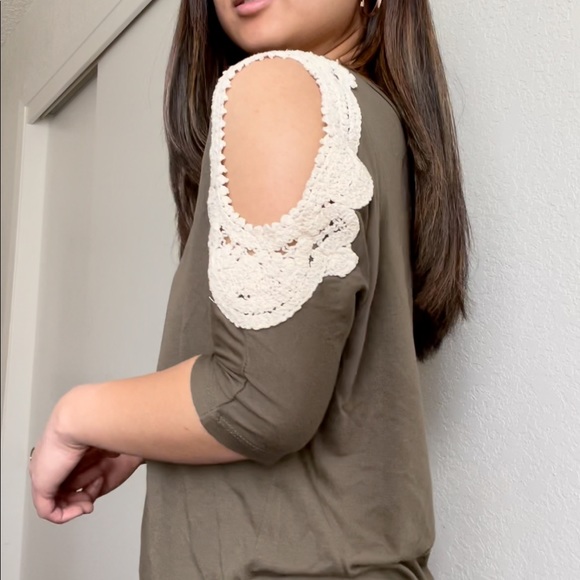 Open Shoulder Top - Picture 2 of 7
